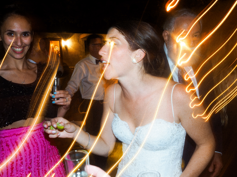 Illustration for article titled BAGEL + T = <3 : A WEDDING